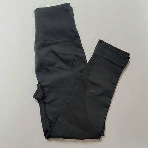 Lululemon High-rise Tight / Crop/Workout Leggings
